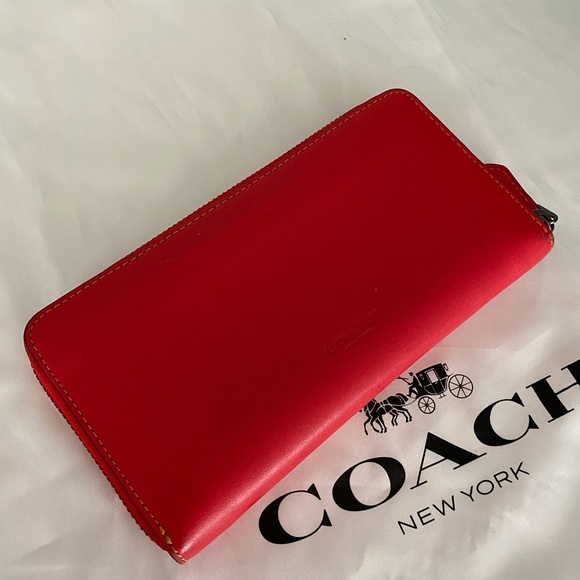 Disney X Coach limited Edition full size wallet - Picture 2 of 6